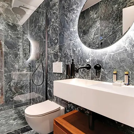 Luxury In The Heart Or Paris-notre Dame Paris