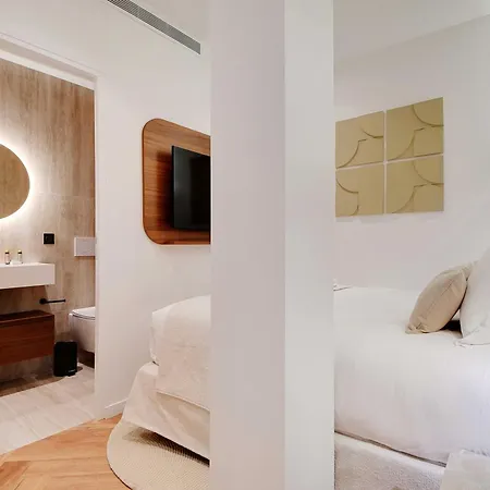 Luxury In The Heart Or Paris-notre Dame * Paris