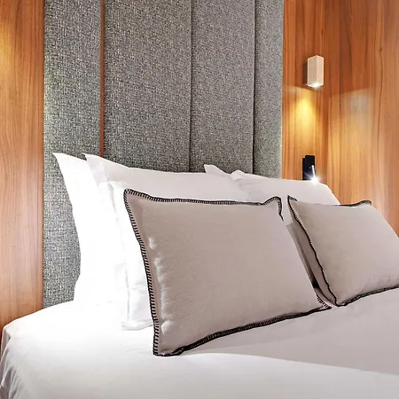 Luxury In The Heart Or Paris-notre Dame Paris