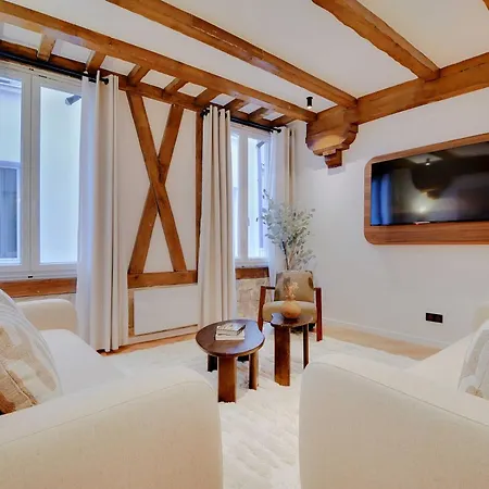 Luxury In The Heart Or Paris-notre Dame