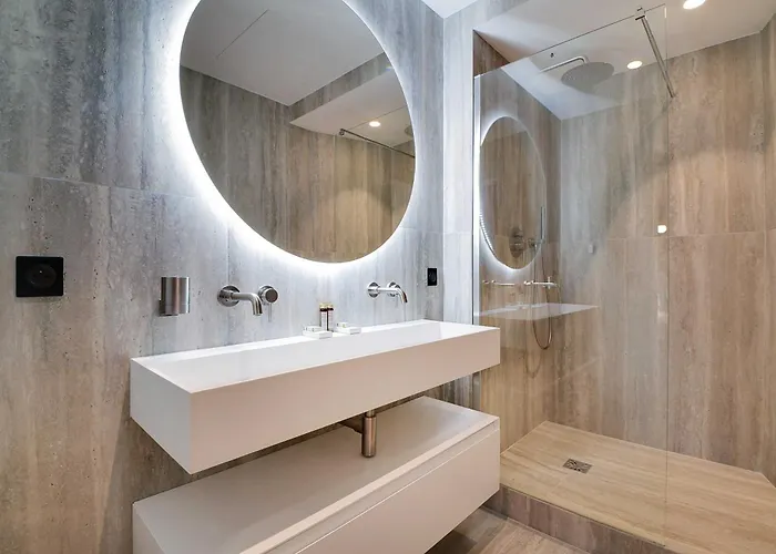 Luxury In The Heart Or Paris-notre Dame *