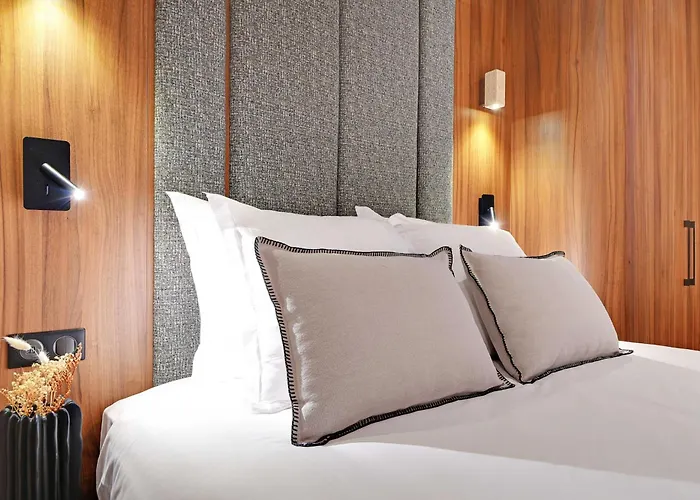 Luxury In The Heart Or Paris-notre Dame